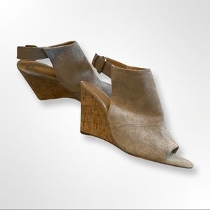 Size 8.5 suede Nine West sandals